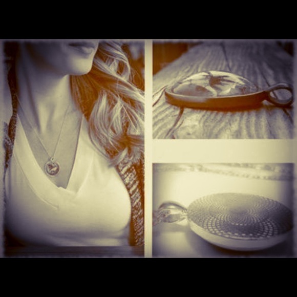 Ying Yang Tibet Silver Cabochon Butterfly Necklace - Picture 5 of 8